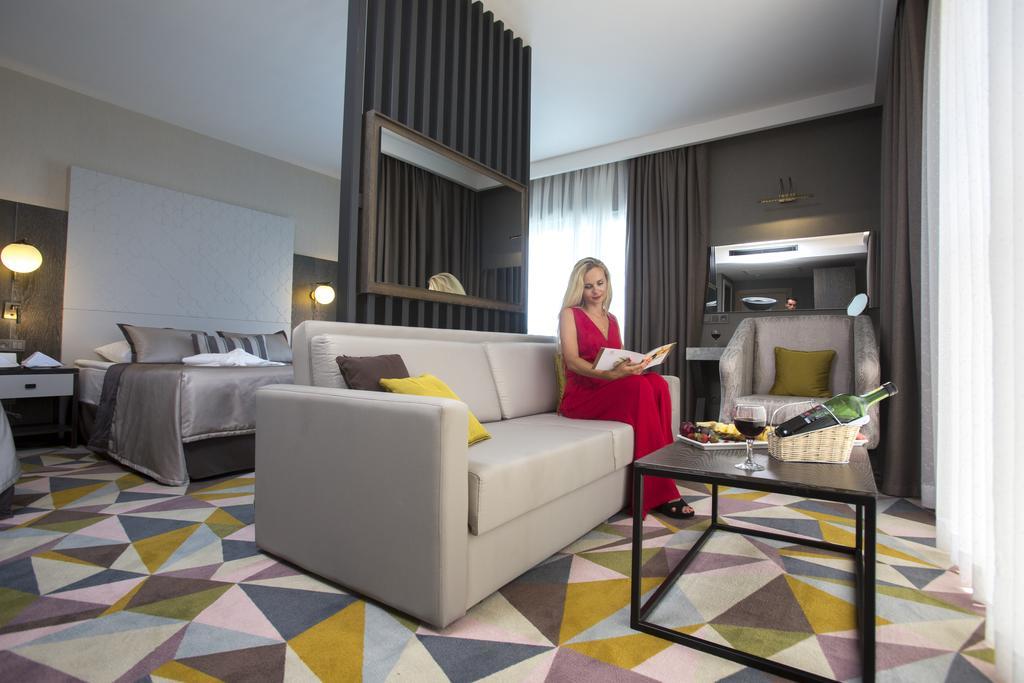 Fame Residence Lara & Spa Antalya Extérieur photo
